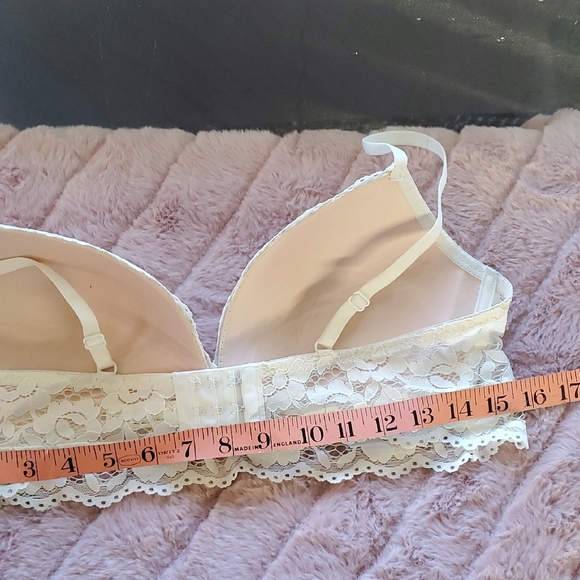 Lace Bralette with Button Detail - Picture 5 of 7